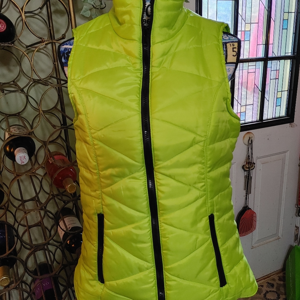 ND WEEKEND LIME PUNCH VEST NWT Medium